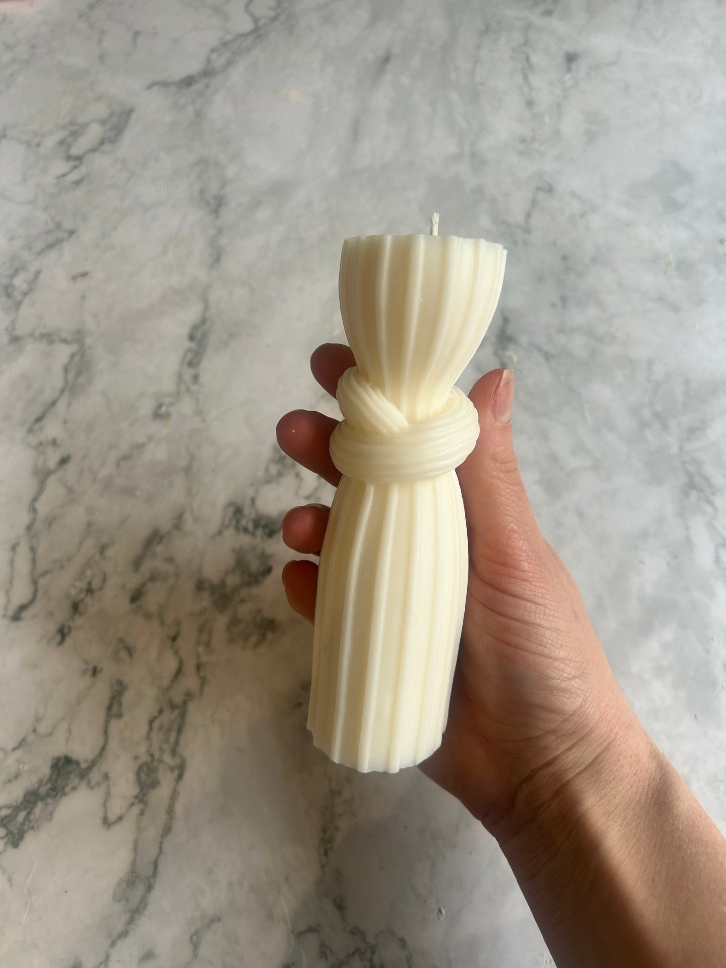 The Knot Candle