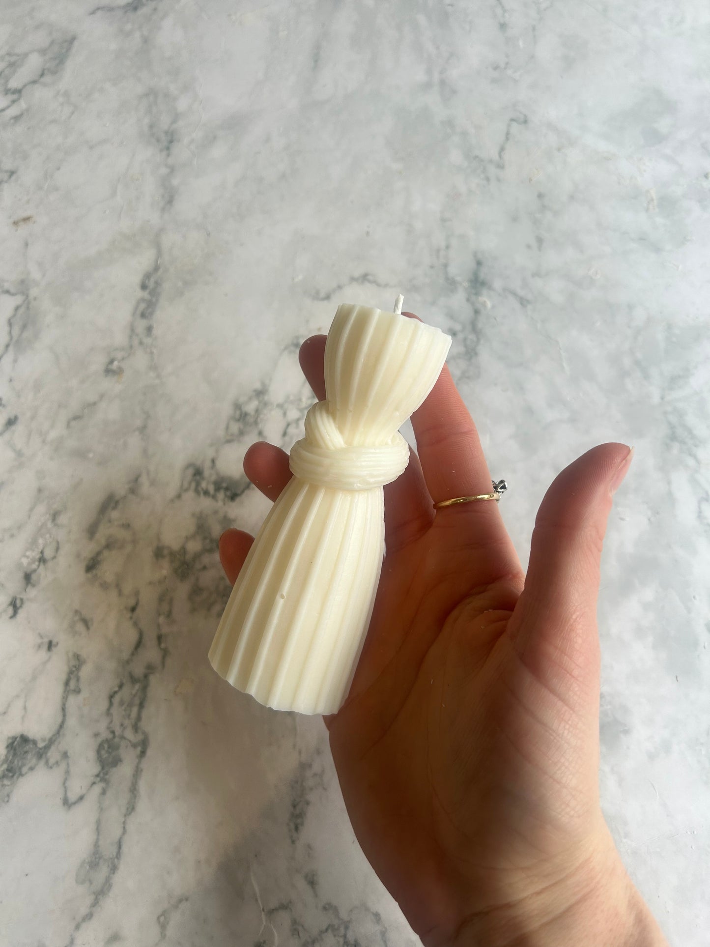 The Knot Candle
